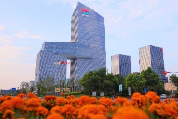 點贊！中國巨石榮登2023年玻璃纖維十大品牌榜單之首